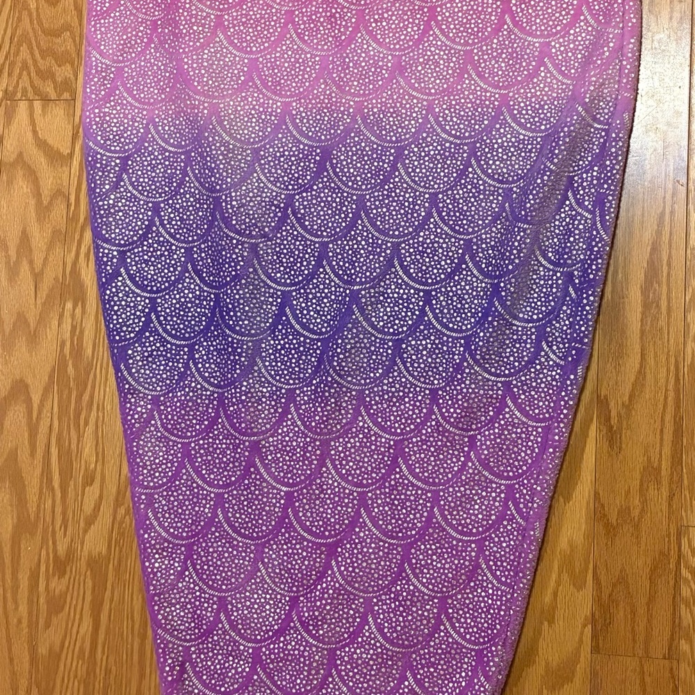 Pink and Purple Mermaid Tail Blanket